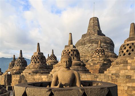 Budowanie Candi Borobudur; Znaczenie Religijne w Architekturze i Rozbudowa Imperium Sailendra